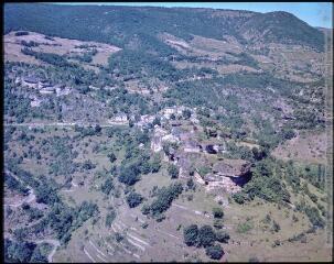 1 vue - Cantobre, Aveyron : [vue générale]. - septembre 1977. - Photographie (ouvre la visionneuse)