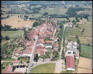 1 vue - Bassoues, Gers : [vue générale du village]. - octobre 1980. - Photographie (ouvre la visionneuse)