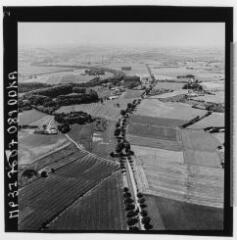 1 vue - Montferrand, Aude : [vue générale du monument Pierre-Paul Riquet au seuil de Naurouze]. - juillet 1976. - Photographie (ouvre la visionneuse)