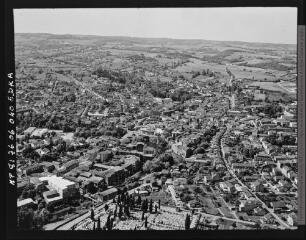 1 vue  - Graulhet, Tarn : vue générale de la vieille ville des deux côtés du Dadou. - juin 1976. - Photographie (ouvre la visionneuse)