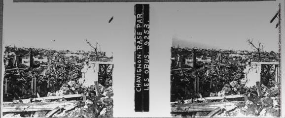 2 vues  - Chavignon rasé par les obus. 9253. - [entre 1914 et 1918]. - Photographie (ouvre la visionneuse)