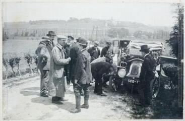 1 vue  - Une panne près Saint-Léon, mai 1910. (ouvre la visionneuse)