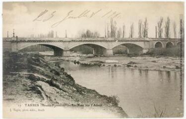 2 vues - 17. Tarbes (Hautes-Pyrénées) : le pont sur l\'Adour. - Auch : J. Tapie, phot.-édit., tampon de la poste du 24 juillet 1906. - Carte postale (ouvre la visionneuse)