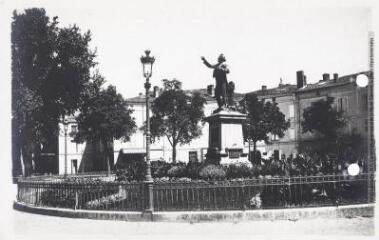 1 vue  - [Agen : statue de Jasmin] / photographie E. Lejeune, 91 avenue Berthelot, Lyon. - Toulouse : maison Labouche frères, [entre 1900 et 1920]. - Photographie (ouvre la visionneuse)