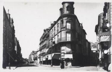 1 vue  - [Agen : boulevard de la République] / photographie E. Lejeune, 91 avenue Berthelot, Lyon. - Toulouse : maison Labouche frères, [entre 1900 et 1920]. - Photographie (ouvre la visionneuse)