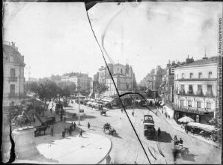 3 vues - [Toulouse : place Jeanne-d\'Arc : carrefour boulevard de Strasbourg et rue d\'Alsace-Lorraine]. - Toulouse : maison Labouche frères, [entre 1920 et 1950]. - Photographie (ouvre la visionneuse)