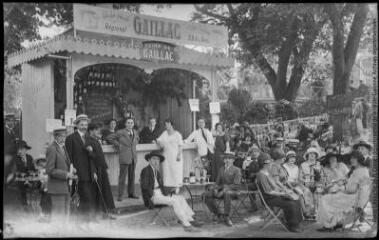 1 vue - [Toulouse : stand de l\'entrepôt vinicole régional : exposition de Toulouse 1924]. - Toulouse : maison Labouche frères, [1924]. - Photographie (ouvre la visionneuse)