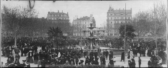 1 vue - [Béziers : place Jean-Jaurès et fontaine de la Citadelle : jour de concert]. - Toulouse : maison Labouche frères, [entre 1900 et 1920]. - Photographie (ouvre la visionneuse)