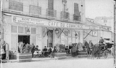 1 vue  - Grand café du Commerce. Montagnac, propriétaire. Port-Vendres / [photographie Henri Jansou (1874-1966)]. - Toulouse : maison Labouche frères, [entre 1900 et 1920]. - Photographie (ouvre la visionneuse)