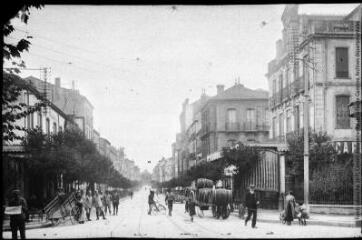 1 vue  - [Perpignan : avenue de la Gare]. - Toulouse : maison Labouche frères, [entre 1900 et 1940]. - Photographie (ouvre la visionneuse)