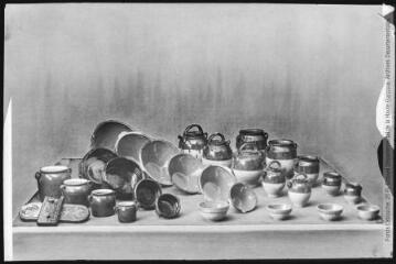 2 vues - Céramique générale de Castelnaudary : poterie horticole - poterie culinaire - poterie artistique. - Toulouse : phototypie Labouche frères, [entre 1918 et 1937]. - Carte postale (ouvre la visionneuse)