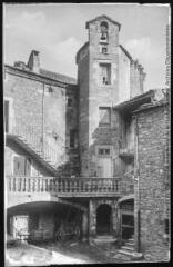 2 vues - L\'Aveyron. 279. Ste-Eulalie-de-Cernon : tour de l\'ancienne chapelle. - Toulouse : phototypie Labouche frères, [entre 1909 et 1925]. - Carte postale (ouvre la visionneuse)