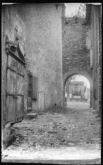 2 vues - L\'Aveyron. 293. St-Rome-de-Tarn : vieille porte et tour. - Toulouse : phototypie Labouche frères, [entre 1909 et 1925]. - Carte postale (ouvre la visionneuse)