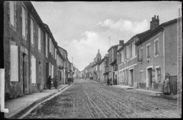 2 vues - Le Gers. 529. Eauze : avenue de la Gare. - Toulouse : phototypie Labouche frères, [entre 1905 et 1925]. - Carte postale (ouvre la visionneuse)