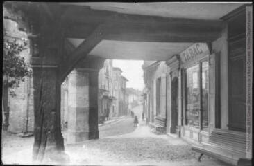 2 vues - Le Gers. 533. Eauze : les couverts. - Toulouse : phototypie Labouche frères, [entre 1905 et 1925]. - Carte postale (ouvre la visionneuse)