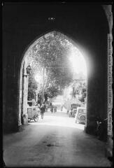 1 vue - [Barbotan-les-Thermes : la porte (monument historique)]. - Toulouse : édition Labouche frères, [entre 1920 et 1950]. - Photographie (ouvre la visionneuse)