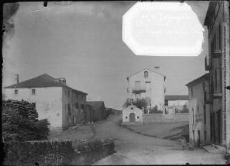 3 vues - Bellver[-de-Cerdanya] : plassa de San [Roque]. - Toulouse : édition Labouche frères, [entre 1920 et 1950]. - Photographie (ouvre la visionneuse)