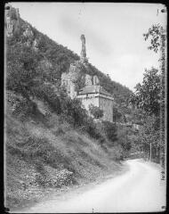 3 vues  - 2060. Gorges du Tarn. Château de Rocheblave / [photographie Amédée Trantoul (1837-1910)]. - Toulouse : maison Labouche frères, [entre 1900 et 1920]. - Photographie (ouvre la visionneuse)