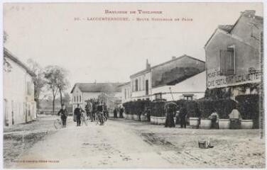2 vues - Banlieue de Toulouse. 30. Lacourtensourt : route nationale de Paris. - Toulouse : phototypie Labouche frères, [entre 1905 et 1925]. - Carte postale (ouvre la visionneuse)