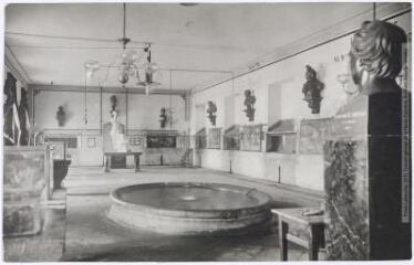 2 vues - 123. Banyuls : intérieur de l\'aquarium / photographie Henri Jansou (1874-1966). - Toulouse : maison Labouche frères, [entre 1900 et 1920]. - Photographie (ouvre la visionneuse)