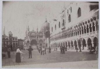 2 vues - Palais des Doges (Venise). - Toulouse : maison Labouche frères, [entre 1900 et 1910]. - Photographie (ouvre la visionneuse)