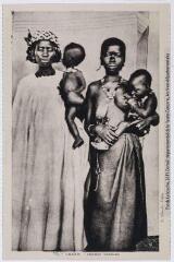 3 vues - 15. Dakar : femmes Bambara. - Dakar : A. Albaret, [entre 1930 et 1940]. - Carte postale (ouvre la visionneuse)