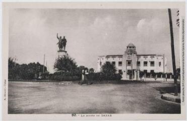 4 vues  - 82. Le musée de Dakar. - Dakar : A. Albaret, [entre 1930 et 1940]. - Carte postale (ouvre la visionneuse)
