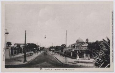 4 vues - 91. Dakar : avenue de la Liberté. - Dakar : A. Albaret, [entre 1930 et 1940]. - Carte postale (ouvre la visionneuse)
