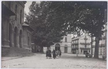 4 vues - Los Pirineos. 389. Cerdana espanola. Puigcerda : plaza Barcelona. - Toulouse : phototypie Labouche frères, [entre 1930 et 1937]. - Carte postale (ouvre la visionneuse)