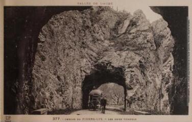 1 vue Vallée de l'Aude. 377. Gorges de Pierre-Lys : les deux tunnels. - Toulouse : phototypie Labouche frères, marque LF, [1934]. - Carte postale