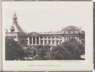 1 vue Toulouse : façade Est du Capitole et square. - Toulouse : phototypie Labouche frères, [entre 1910 et 1937]. - Carte postale