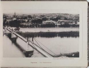 1 vue - Toulouse : vue panoramique. - Toulouse : phototypie Labouche frères, [entre 1910 et 1937]. - Carte postale (ouvre la visionneuse)