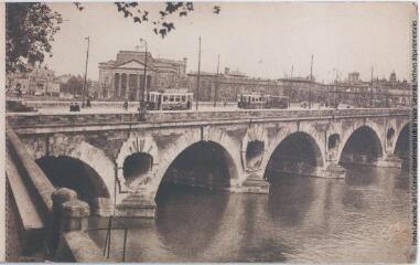 1 vue - 44. Toulouse : le Pont Neuf. - Toulouse : éditions Pyrénées-Océan, Labouche frères, marque Elfe, [entre 1937 et 1950]. - Carte postale (ouvre la visionneuse)