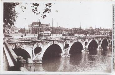 1 vue - 9. Toulouse : le Pont Neuf. - Toulouse : édition Labouche frères, marque Elfe, [entre 1950 et 1960]. - Carte postale (ouvre la visionneuse)
