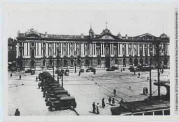 1 vue - 2. Façade du Capitole (Hôtel de Ville 1750). - Toulouse : édition Pyrénées-Océan, Labouche frères, [entre 1937 et 1960]. - Photographie (ouvre la visionneuse)