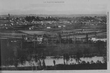 1 vue - La Haute-Garonne. 1624. Saint-Gaudens : vue panoramique. T.W. 13 / [photographie Henri Jansou (1874-1966)]. - Toulouse : phototypie Labouche frères, marque LF, [entre 1939 et 1945]. - Carte postale (ouvre la visionneuse)