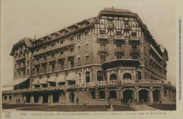 1 vue 313. Grand Hôtel de Superbagnères (altitude 1800 m) : façade vers la Maladetta. - Toulouse : éditions Pyrénées-Océan, Labouche frères, marque LF, [entre 1930 et 1937]. - Carte postale