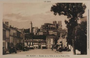 1 vue Le Gers. 194. Auch : entrée de la ville et de la Patte-d'oie. - Toulouse : édition Pyrénées-Océan, Labouche frères, [entre 1937 et 1950]. - Carte postale