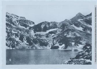 1 vue - 9. Le lac d\'Artouste (1.989 m.). - Toulouse : éditions Pyrénées-Océan, Labouche frères, [entre 1948 et 1960]. - Photographie (ouvre la visionneuse)