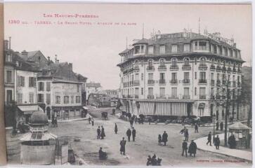 1 vue - Les Hautes-Pyrénées. 1250 bis. Tarbes : le Grand hôtel : avenue de la Gare. - Toulouse : phototypie Labouche frères, marque LF au verso, [entre 1911 et 1925]. - Carte postale (ouvre la visionneuse)