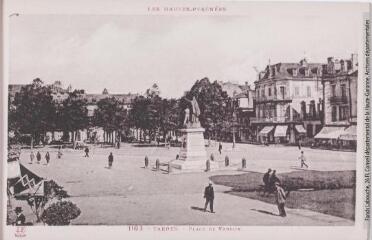1 vue - Les Hautes-Pyrénées. 1163. Tarbes : place de Verdun. - Toulouse : phototypie Labouche frères, marque LF, [entre 1930 et 1937]. - Carte postale (ouvre la visionneuse)