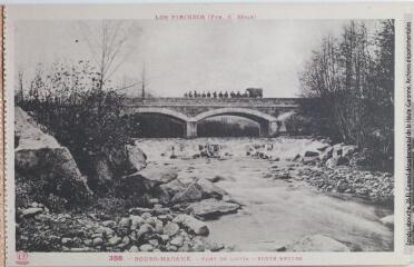 1 vue Los Pirineos (Pyr. 6e série). 386. Bourg-Madame : pont de Llivia : route neutre / [photographie Henri Jansou (1874-1966)]. - Toulouse : phototypie Labouche frères, marque LF, [entre 1930 et 1937]. - Carte postale