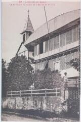 1 vue - 29. Libreville (Gabon) : le pavillon du cable et l\'église St-Pierre. - Libreville : L. Handmann éditeur, [vers 1930]. - Carte postale (ouvre la visionneuse)