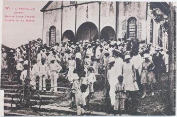 1 vue - 30. Libreville (Gabon) : église Saint Pierre : sortie de la messe. - Libreville : L. Handmann éditeur, [vers 1930]. - Carte postale (ouvre la visionneuse)
