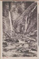 1 vue - Les Pyrénées Centrales. 723. Luchon : cascade d\'Enfer et ruisseau du Lys. - Toulouse : phototypie Labouche frères, marque LF, [entre 1930 et 1937]. - Carte postale (ouvre la visionneuse)