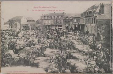 1 vue - Les Pyrénées (4e série). 71. Lannemezan : marché au bétail / photographie Henri Jansou (1874-1966). - Toulouse : phototypie Labouche frères, marque LF au verso, [entre 1911 et 1937]. - Carte postale (ouvre la visionneuse)