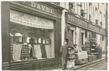 2 vues  - Rivesaltes : magasins J. Daydé / photographie Henri Jansou (1874-1966). - Toulouse : maison Labouche frères, [entre 1900 et 1920]. - Photographie (ouvre la visionneuse)