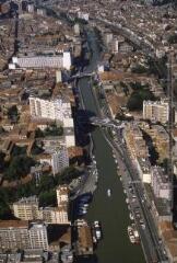 3 vues - Toulouse : quartier de Saint-Aubin : vue des ponts Montaudran et Guilheméry et du canal du Midi. - septembre 1984. - Photographie (ouvre la visionneuse)