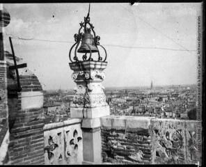 7 vues - Vues prises d\'un clocher : du clocher des Jacobins (1-2) ; du clocher de Saint-Etienne (3-5) ; du clocheton de Saint-Pierre des Chartreux (6-7) (ouvre la visionneuse)