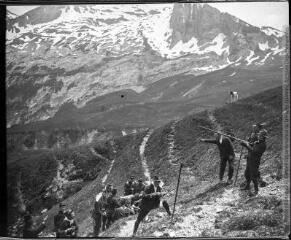 1 vue Au col d?Iseye, versant Nord du pic Permayou (2371 m) 25 juin 1902.